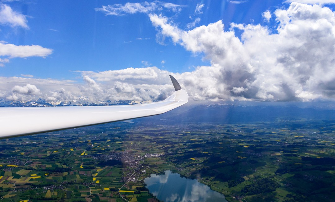 Read more about the article Memories from spring #gliding #soaring #segelflug #segelfliegen #volavoile #glidingpictures #pilotlife #discus2 #schempphirth #aviation #sfvs_fsvv #sgzuerich @sg_zuerich