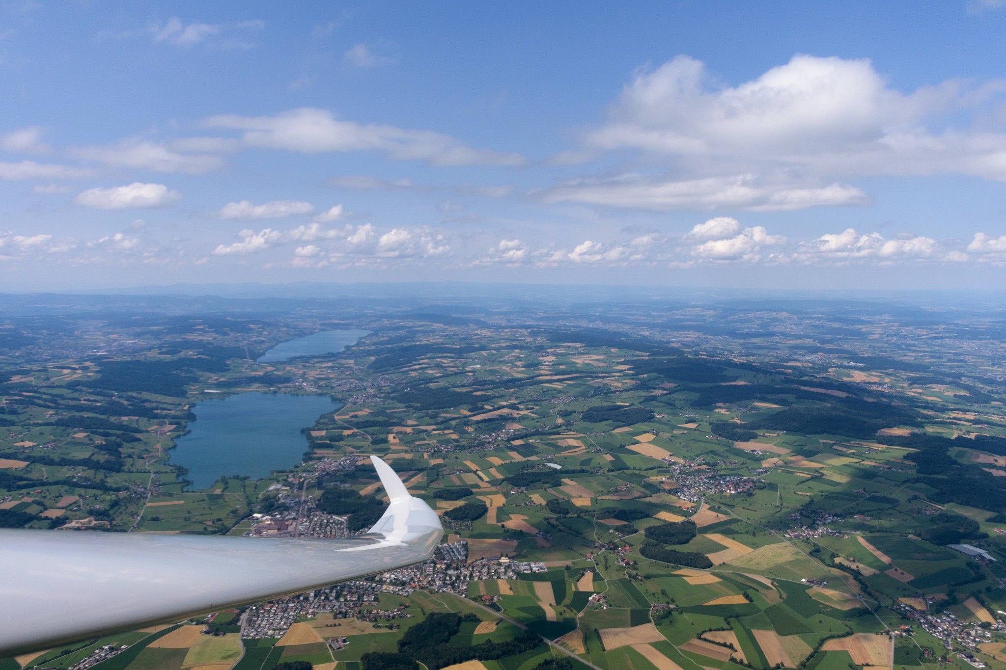 A view over the flatland part of switzerland #soaring #segelflug #segelfliegen #volavoile #glidingpictures #pilotlife #discus2 #schempphirth #aviation #sfvs_fsvv #sgzuerich @sg_zuerich