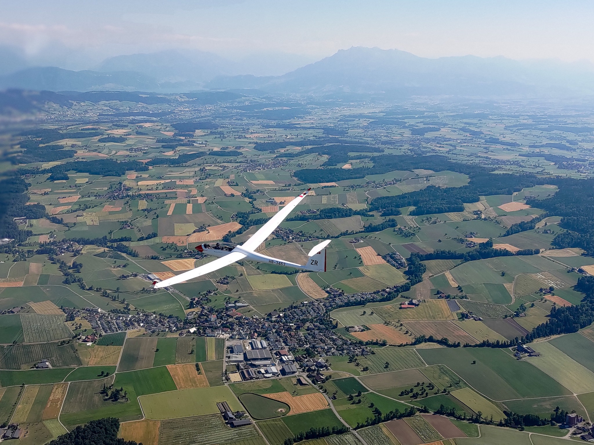 Only a few more kilometers to the alps. #soaring #segelflug #segelfliegen #volavoile #glidingpictures #pilotlife #arcus #schempphirth #aviation #sfvs_fsvv #sgzuerich @sg_zuerich